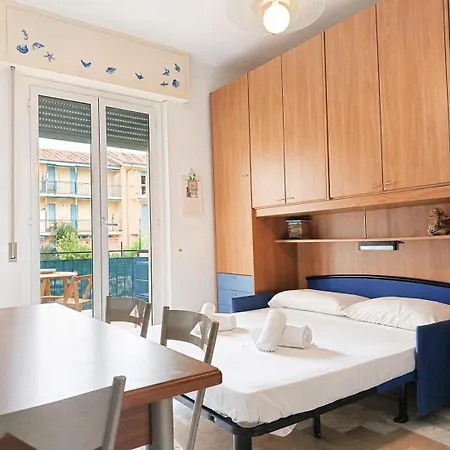 Hostdomus - Poolside With Pool * Ceriale