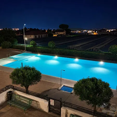 Hostdomus - Poolside With Pool Apartmán *